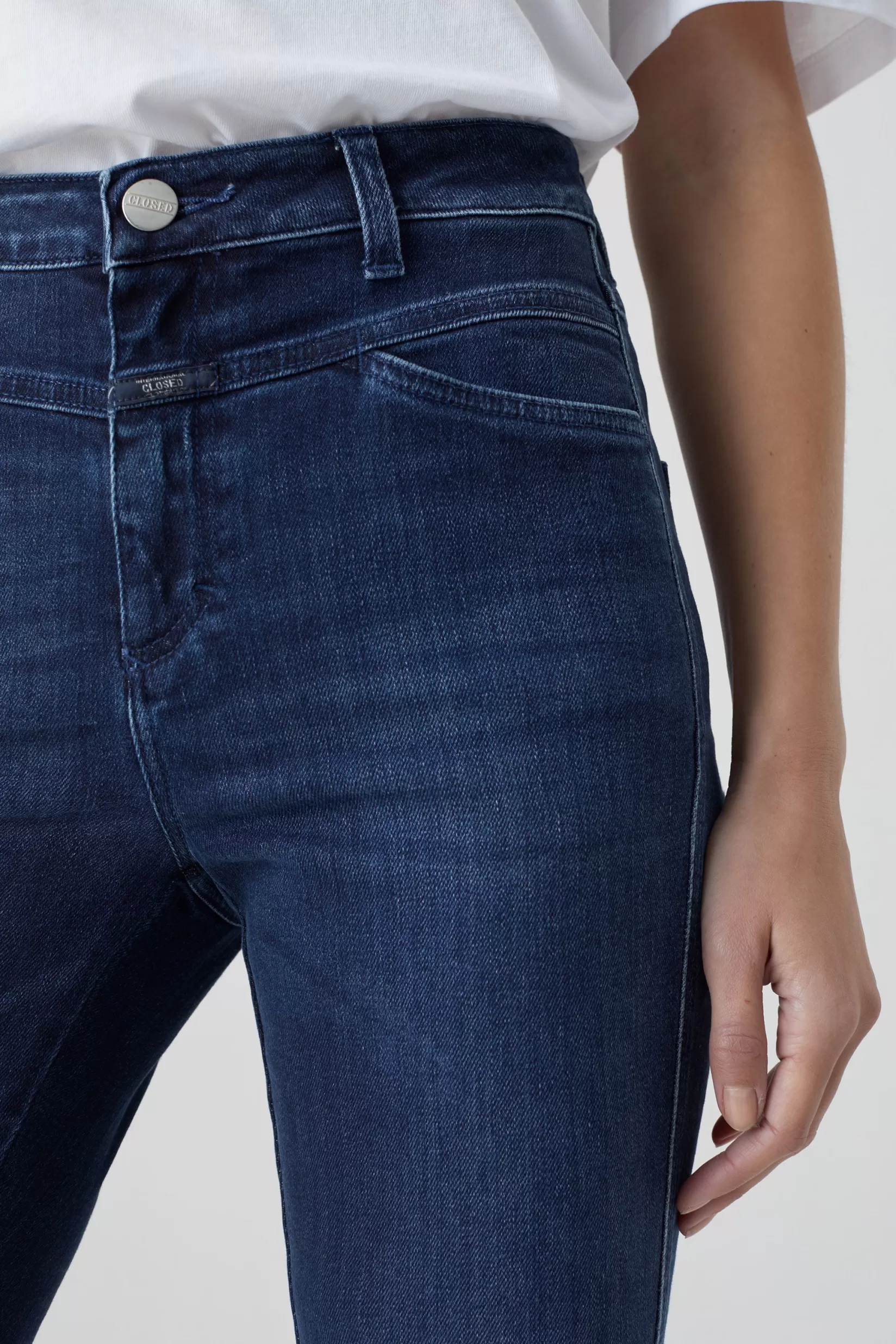 New CLOSED Skinny Pusher Long Dark Blue